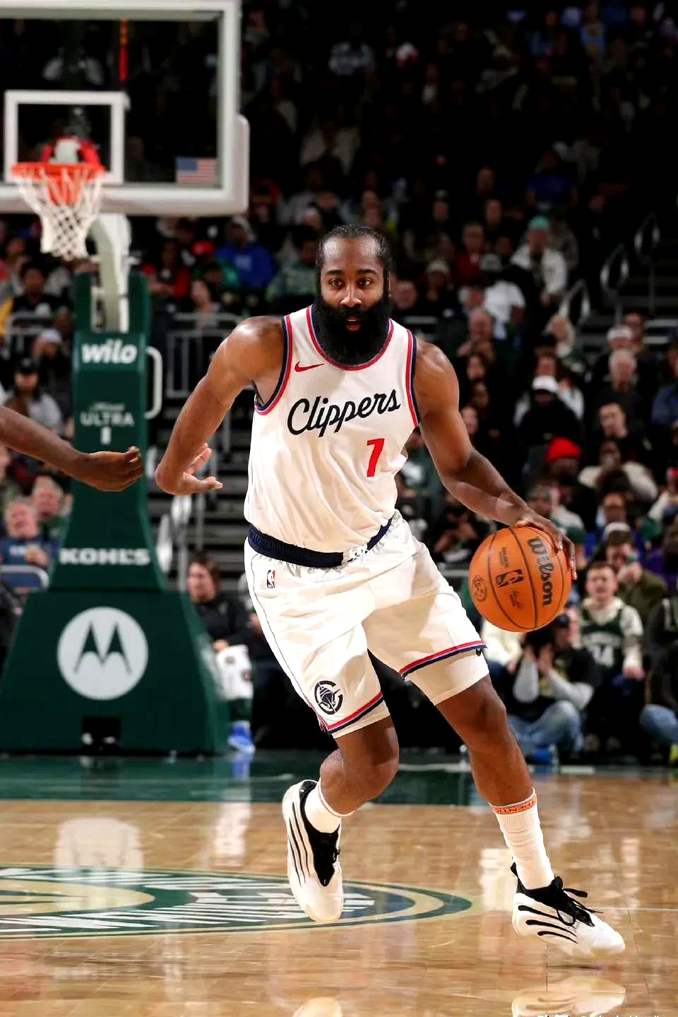 了解电子竞技体育-巴萨压哨绝杀哈登，全场沸腾！经典一战再现传奇